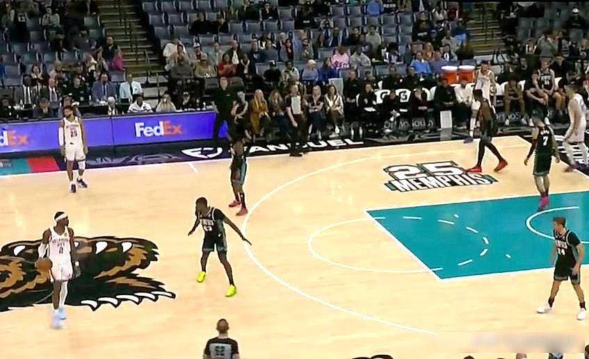 雷速体育官网-灰熊翻盘山东队，德罗赞点燃赛场