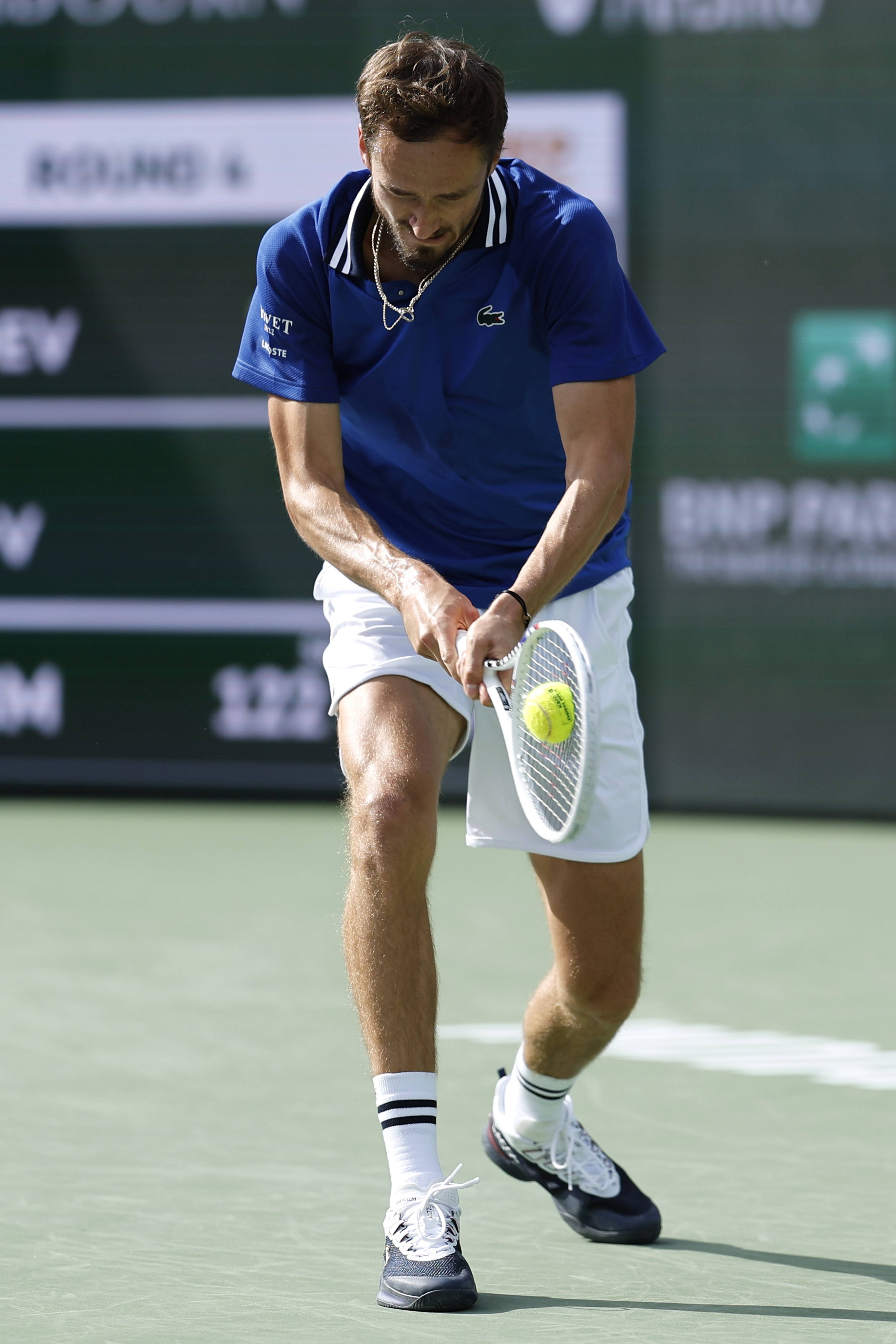 世界网球队鏖战法国网球队,梅德韦杰夫惊艳世界 世界网球队鏖战法国网球队,梅德韦杰夫惊艳世界