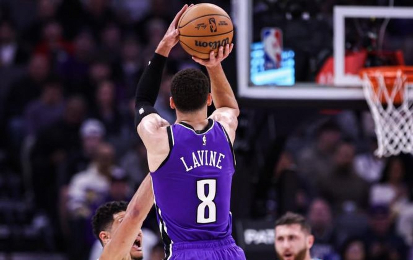 雷速体育官网-国王碾压上海队，拉文点燃赛场