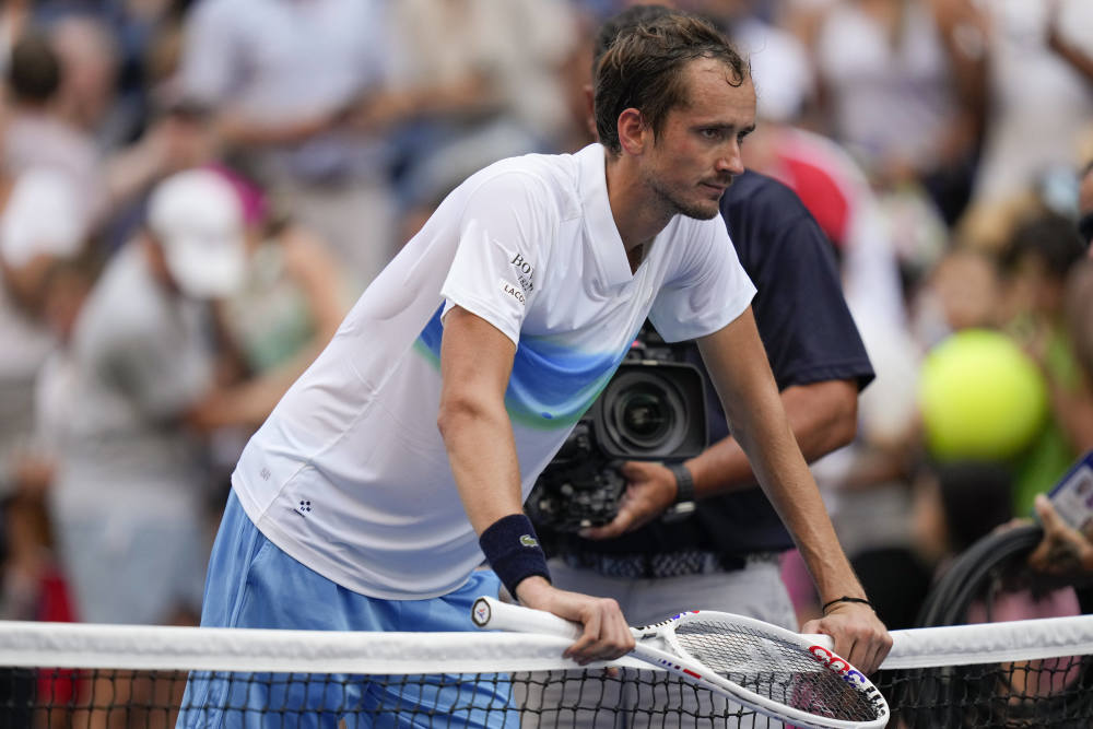 雷速网球直播-澳网险胜美网，梅德韦杰夫高光表现