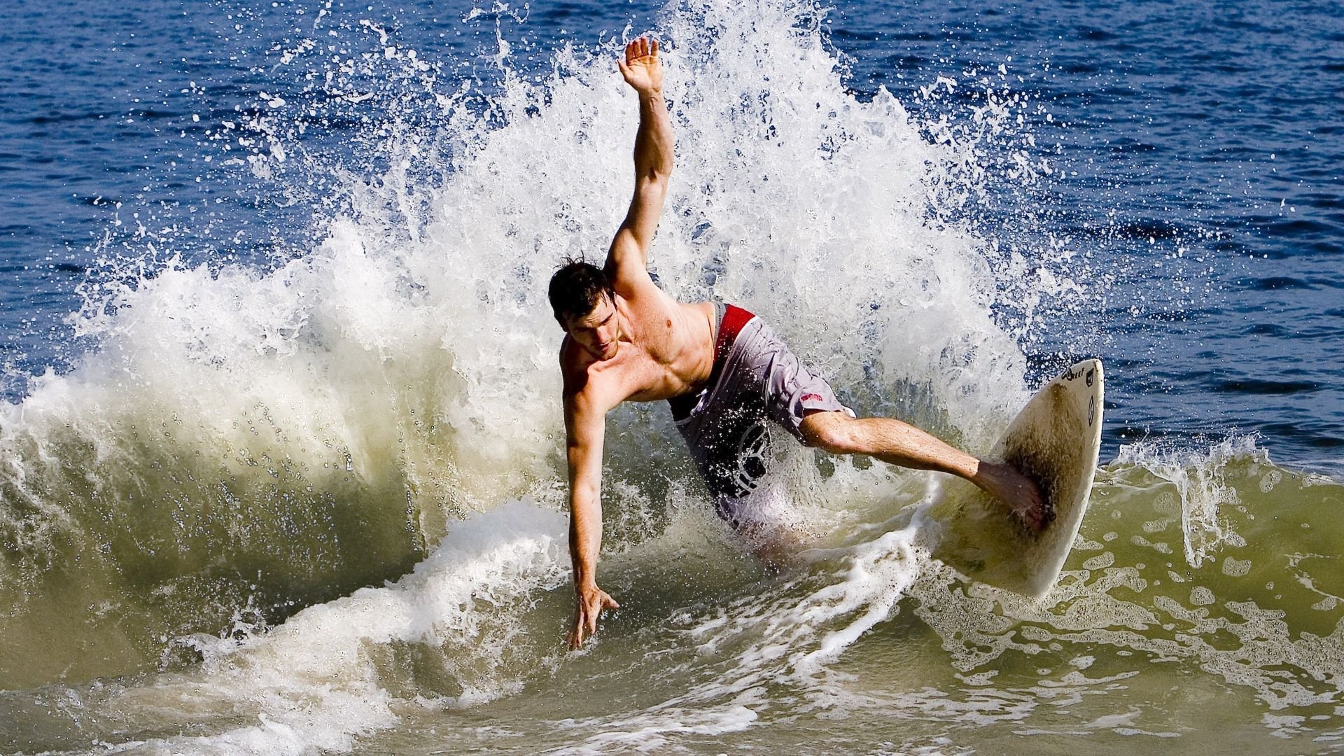 欧冠半决赛之夜，法比尼奥点燃赛场的战术火焰